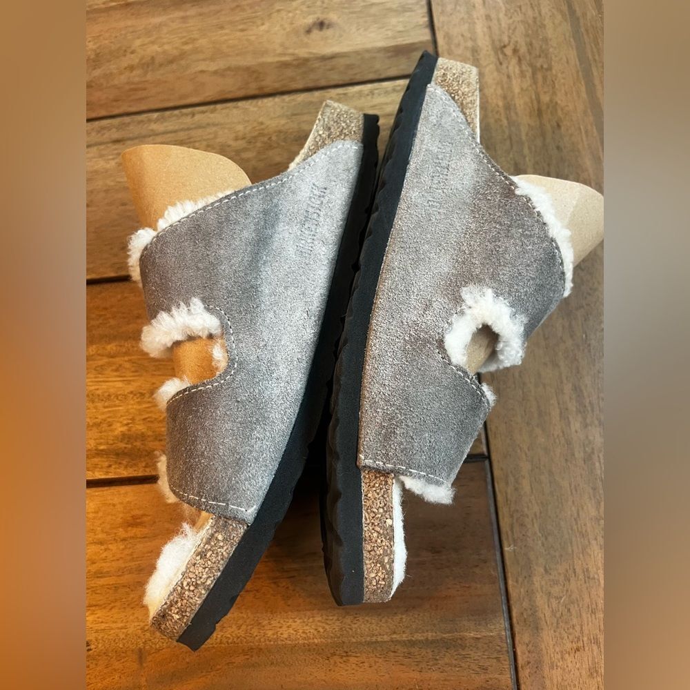 Birkenstock Arizona Shearling slide sandals featuring grey suede Size 40 (9-9.5) - Picture 9 of 16